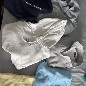 6 Hoodies/ Crewnecks